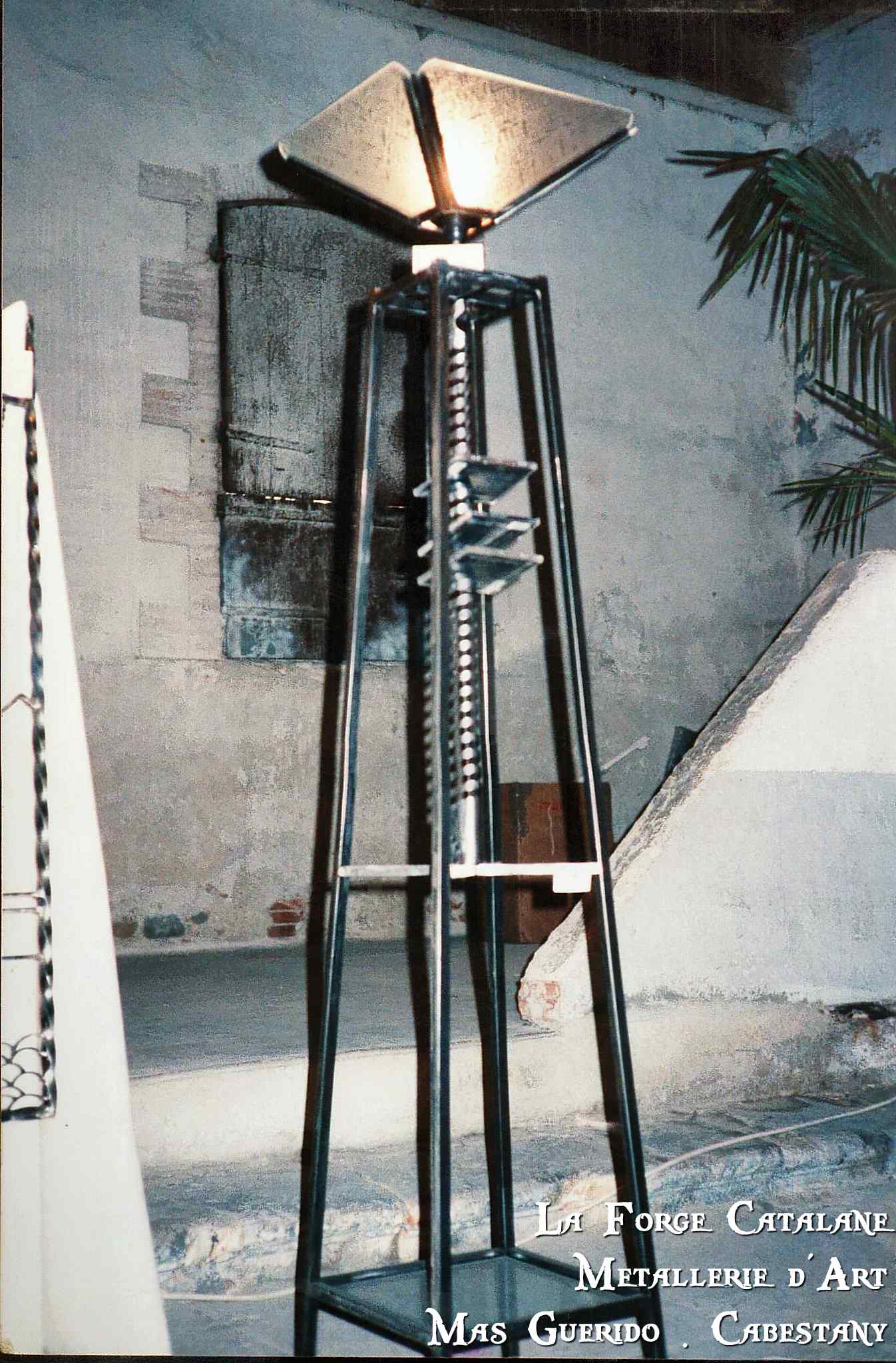 lampe port cd en fer  forge catalane.jpg